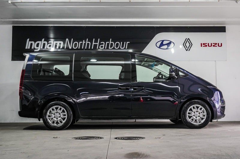 2022 Hyundai Staria, photo 2