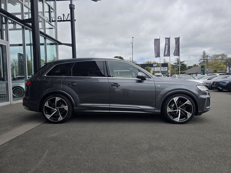 2021 Audi Q7 S Line 7 Seater, photo 2