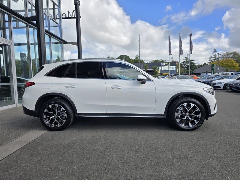 2026 Mercedes-Benz GLC 350e, photo 2