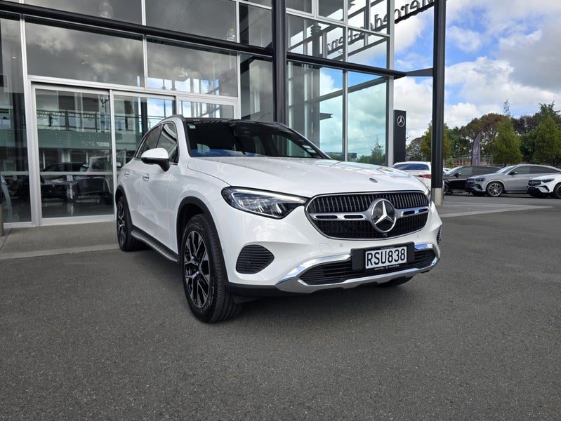 2026 Mercedes-Benz GLC 350e, photo 3
