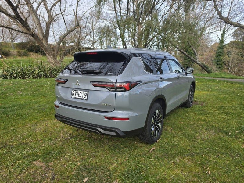 2026 Mitsubishi Outlander LS PHEV/4WD/AT, photo 3