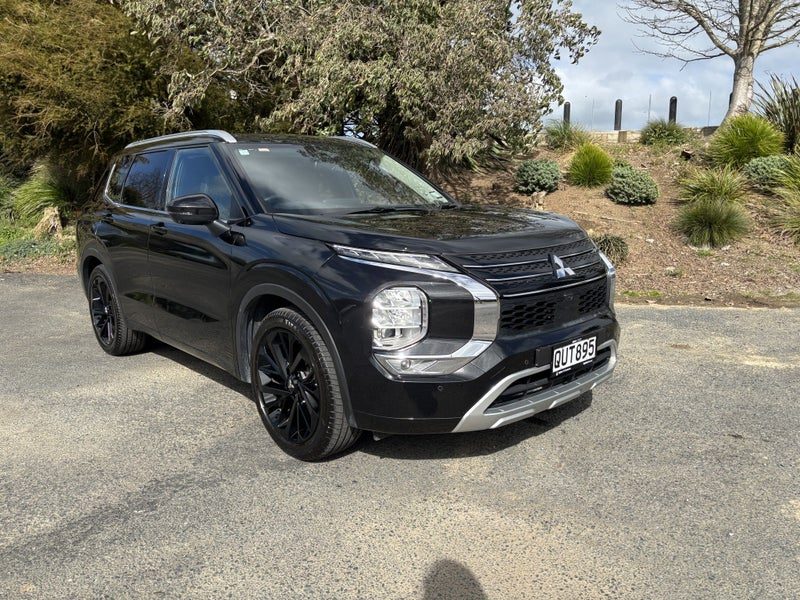 2024 Mitsubishi Outlander VRX 7 Seater