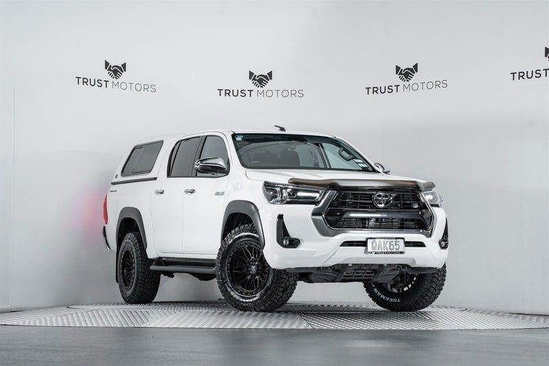2023 Toyota Hilux SR5 2.8L Automatic, main photo