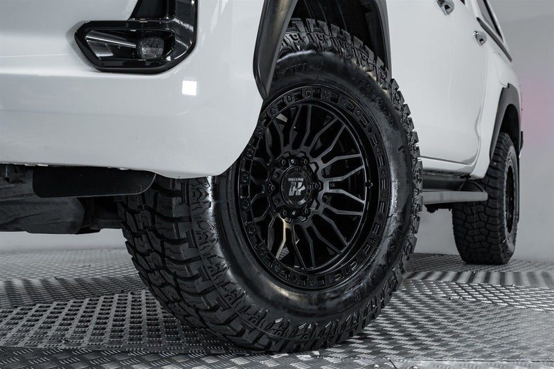 2023 Toyota Hilux SR5 2.8L Automatic, photo 2