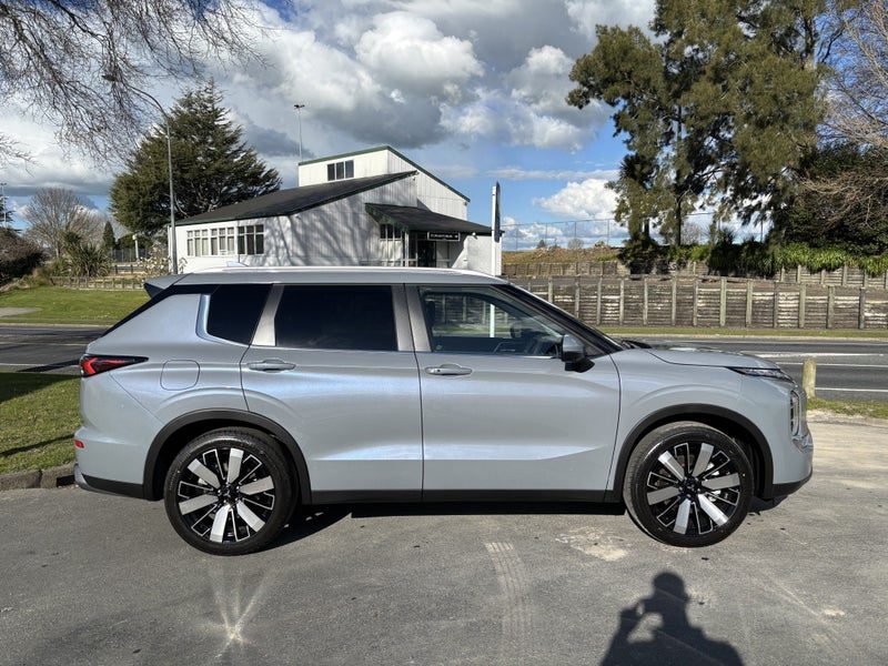 2026 Mitsubishi Outlander XLS 7 Seater, photo 3