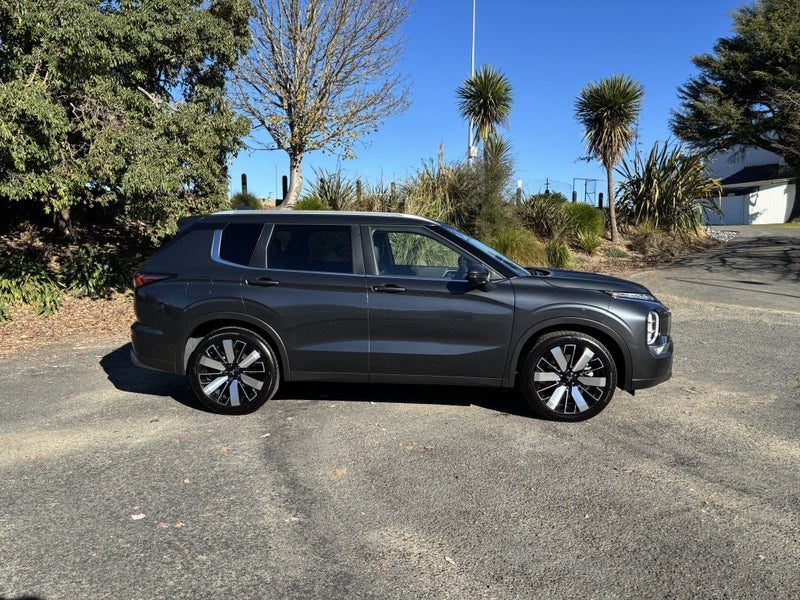 2025 Mitsubishi Outlander XLS 7 Seater, photo 3