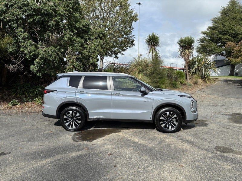 2026 Mitsubishi Outlander LS 5 Seater, photo 3