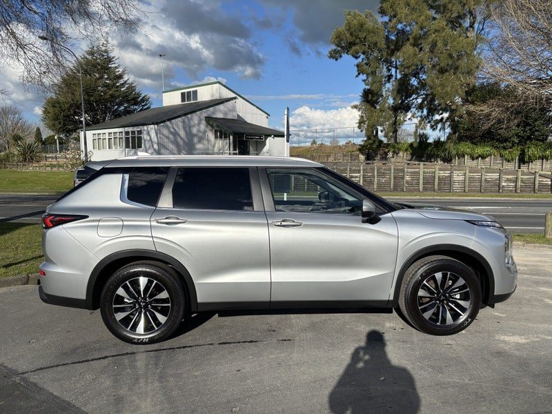 2026 Mitsubishi Outlander LS 5 Seater, photo 3