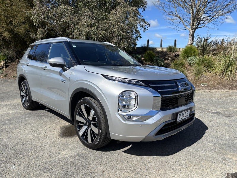 2025 Mitsubishi Outlander VRX 7 Seater