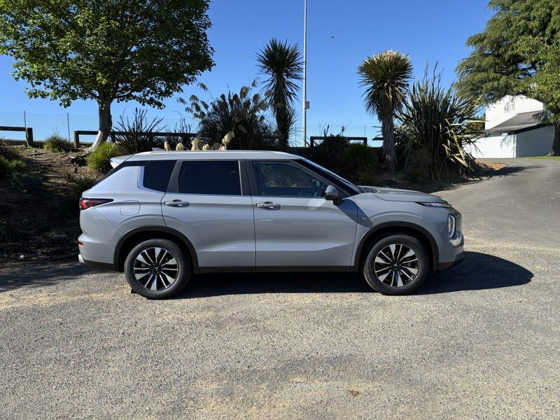 2026 Mitsubishi Outlander LS 5 Seater, photo 3