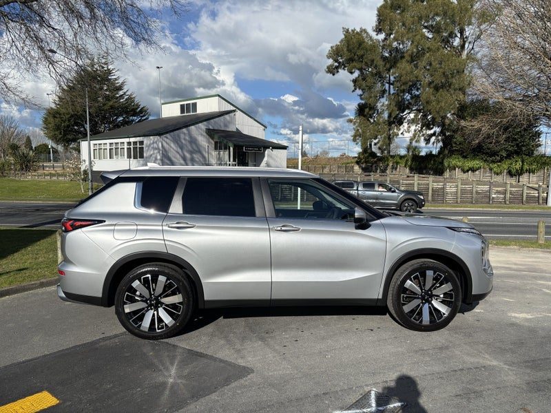 2026 Mitsubishi Outlander XLS 7 Seater, photo 3