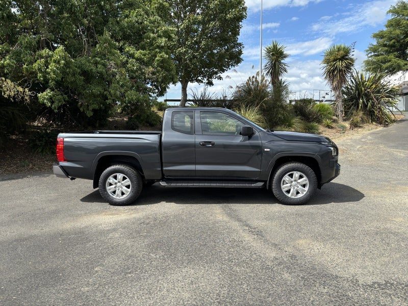 2026 Mitsubishi Triton GLX, photo 3