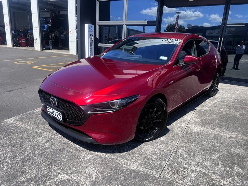 2021 Mazda 3 E SKYACTIV X, photo 2