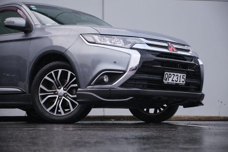 2015 Mitsubishi Outlander 7 Seater, photo 2