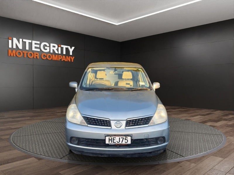 2004 Nissan Tiida, photo 2