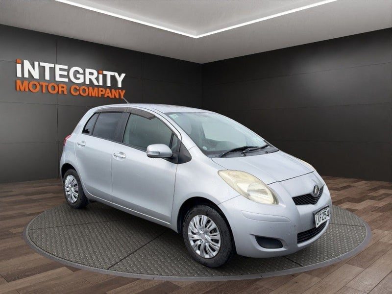 2009 Toyota Vitz, main photo