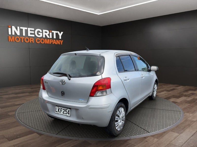 2009 Toyota Vitz, photo 3