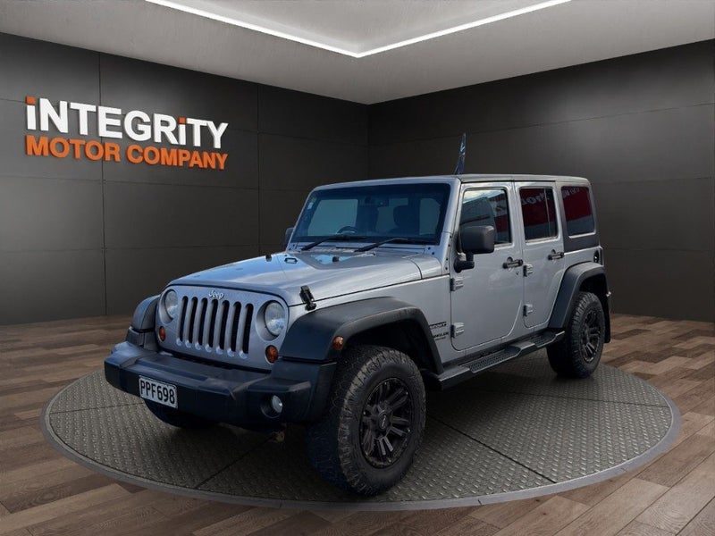 2013 Jeep Wrangler 3.6L 4DR SPORT AT, photo 2
