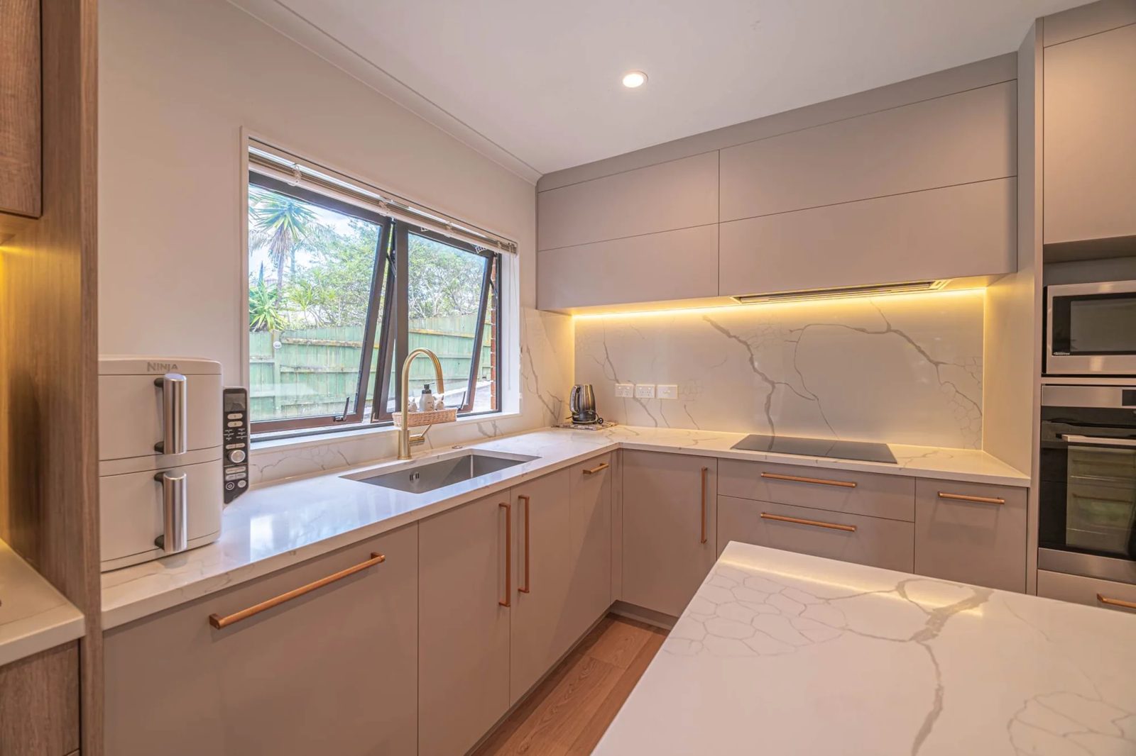 69A Golf Road, New Lynn, photo 7