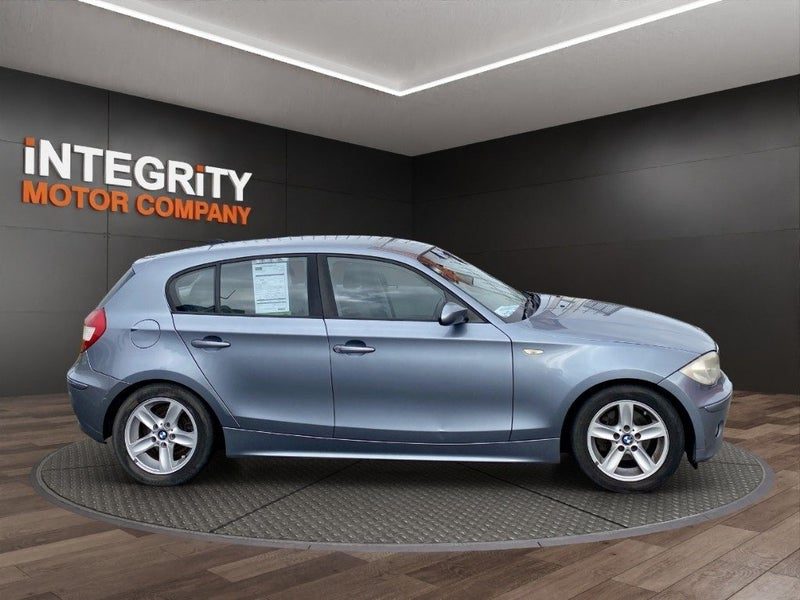 2005 BMW 120i, photo 2