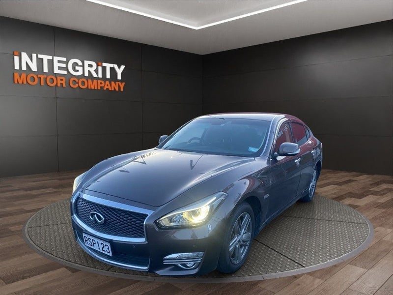 2016 Nissan Fuga Hybrid, photo 2