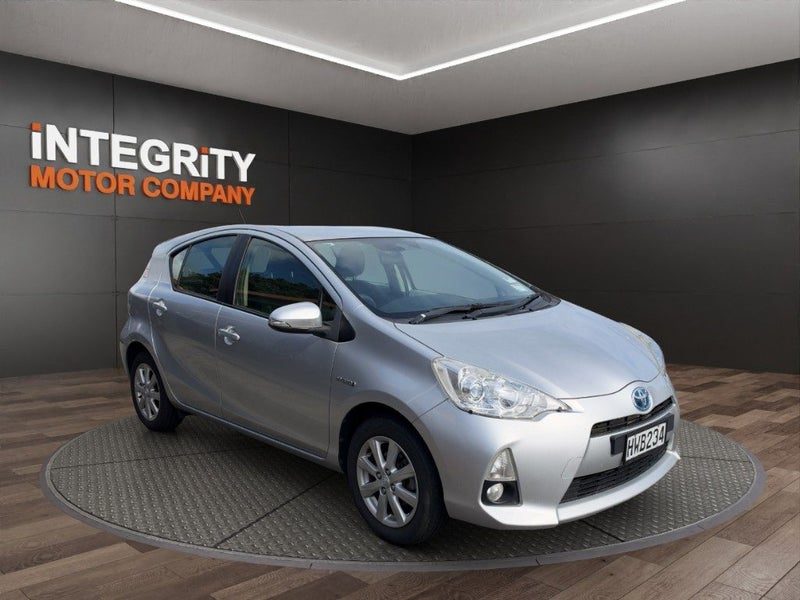 2015 Toyota Prius C L2 1.5 HYBRID ECVT