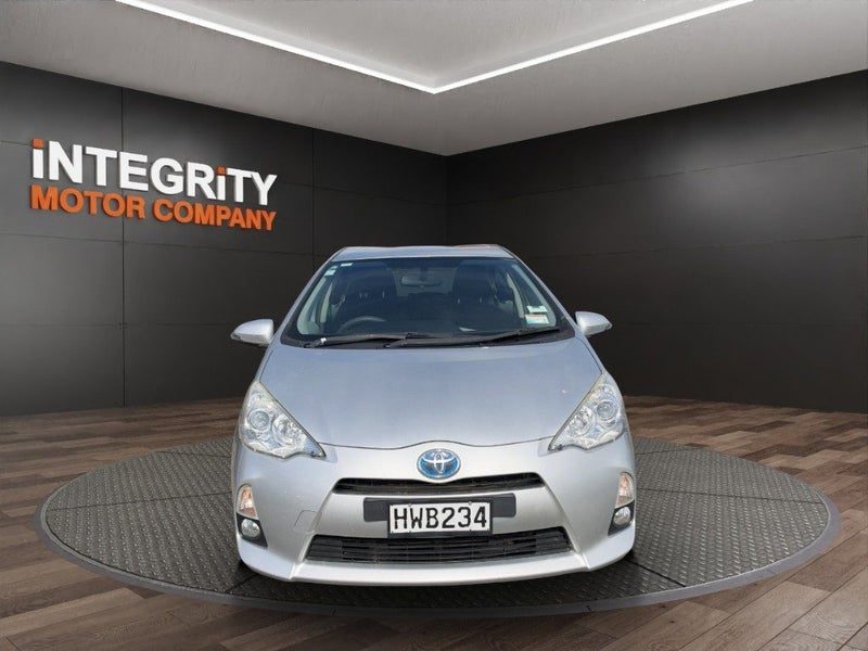 2015 Toyota Prius C L2 1.5 HYBRID ECVT, photo 3