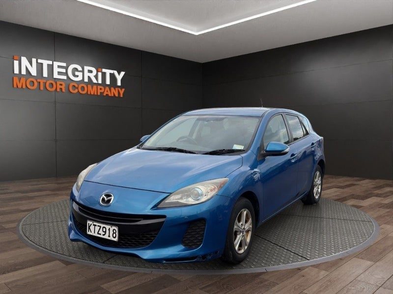 2012 Mazda Axela, photo 2
