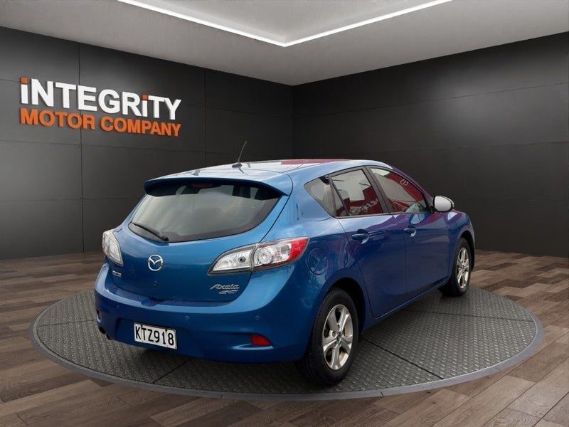 2012 Mazda Axela, photo 3