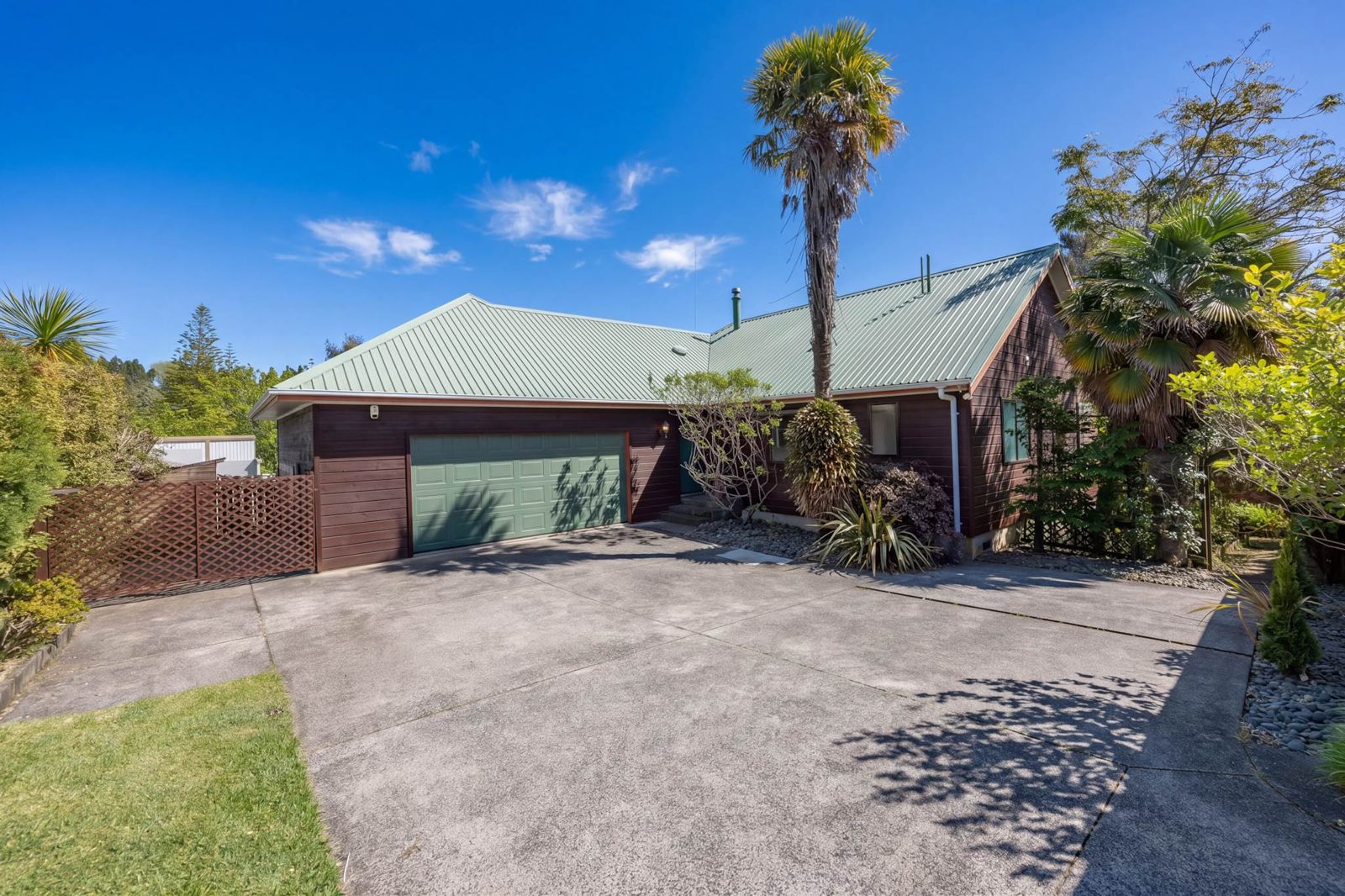 2/171 Atkinson Road, Titirangi, photo 1