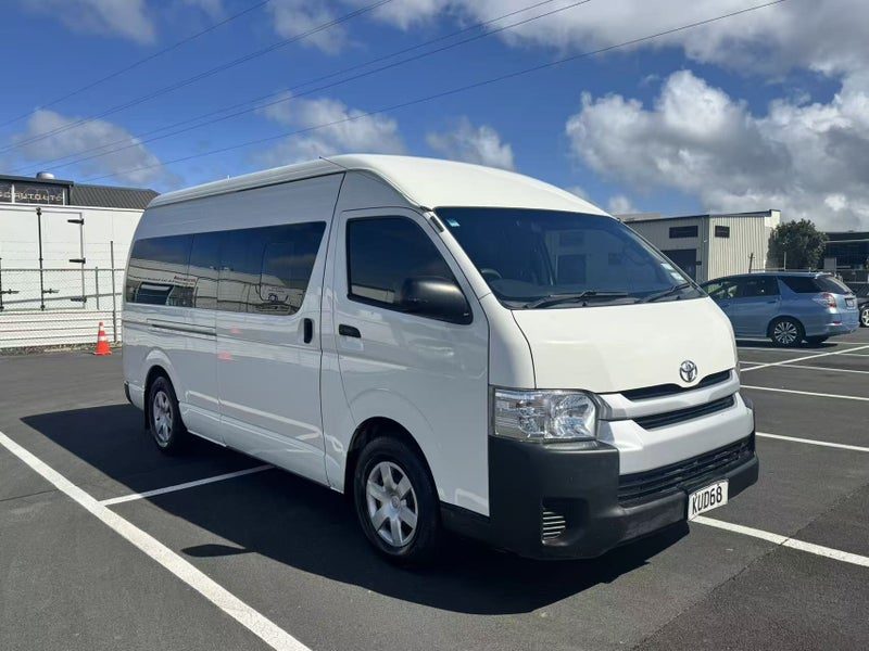 2017 Toyota Hiace Zx Td, photo 2