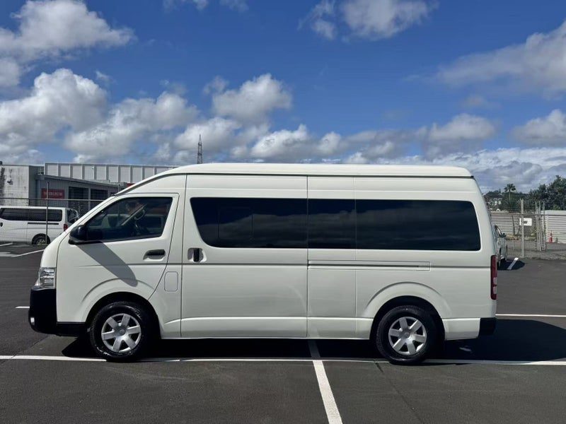 2017 Toyota Hiace Zx Td, photo 3