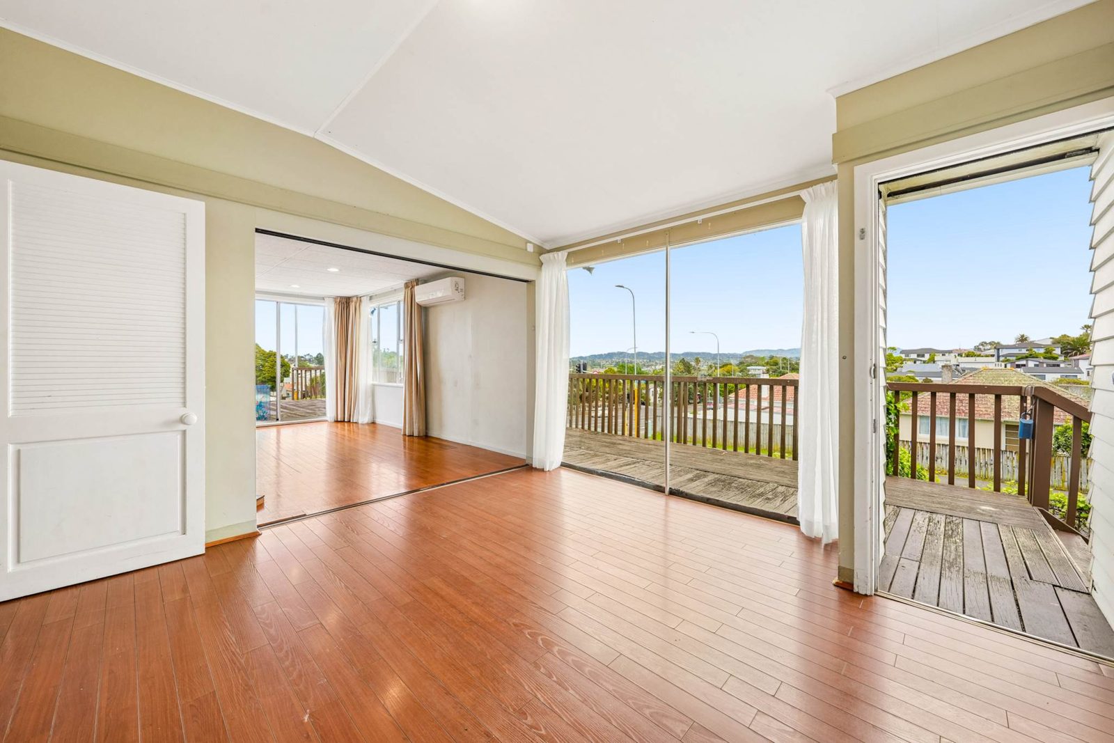 62 Tiverton Road, New Windsor, photo 3