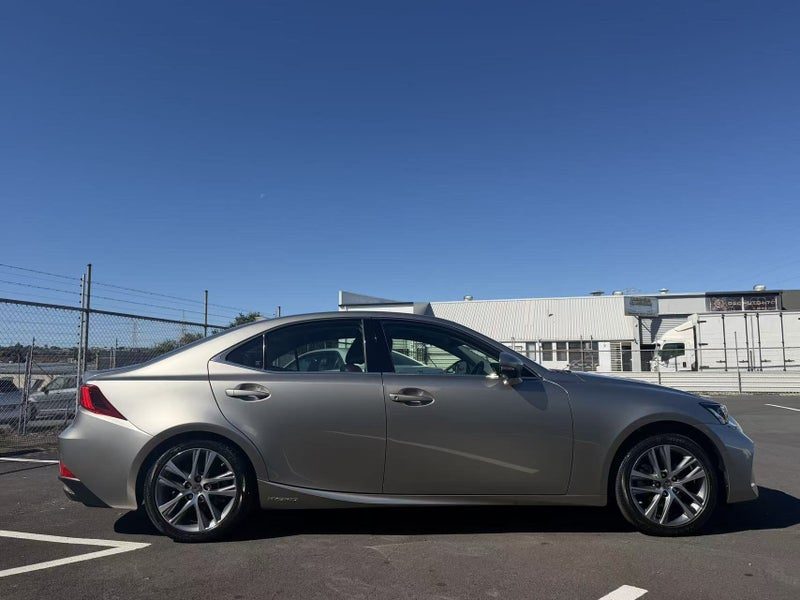 2017 Lexus IS 300h Version L, photo 2