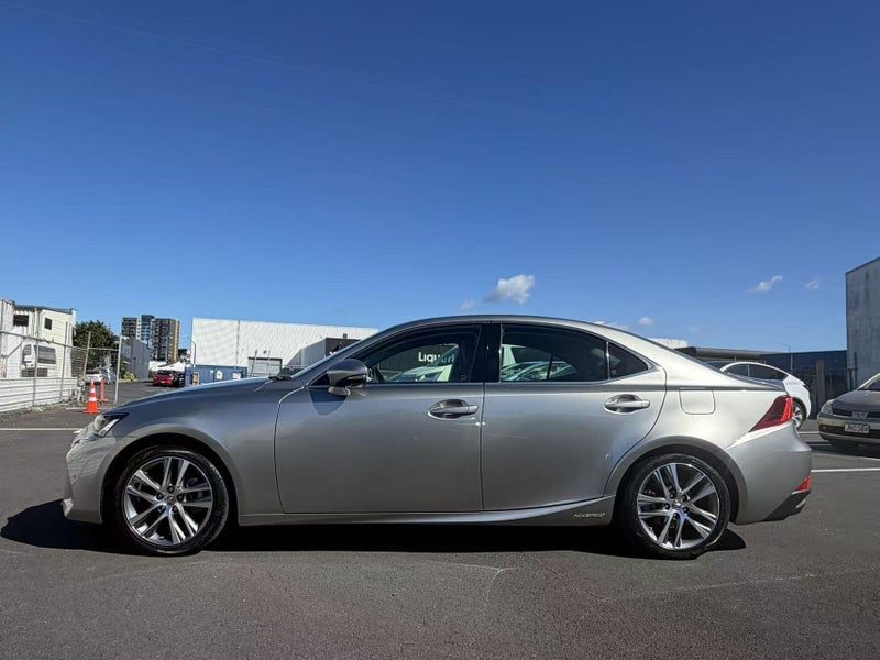 2017 Lexus IS 300h Version L, photo 3
