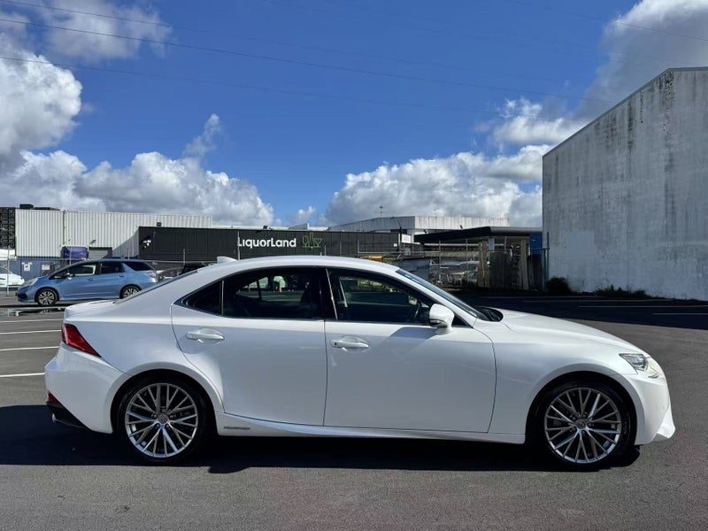 2016 Lexus IS 300h Version L, photo 3