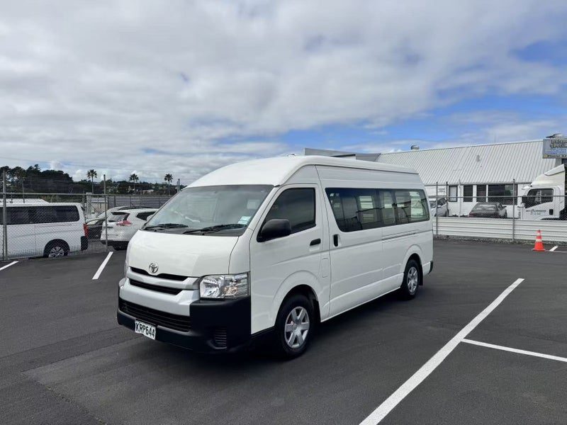 2017 Toyota Hiace Zx Td, photo 2