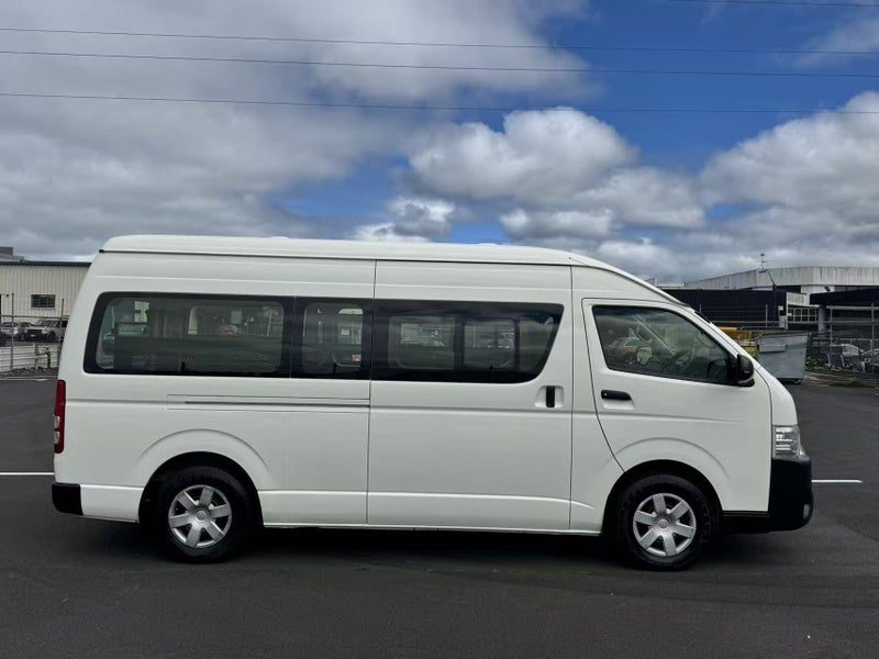 2017 Toyota Hiace Zx Td, photo 3