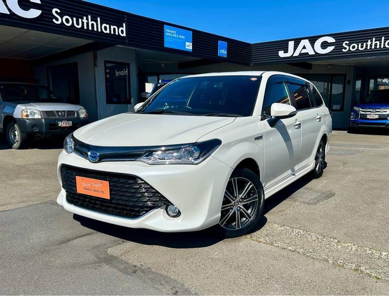 2016 Toyota Corolla Fielder Hybrid, photo 3