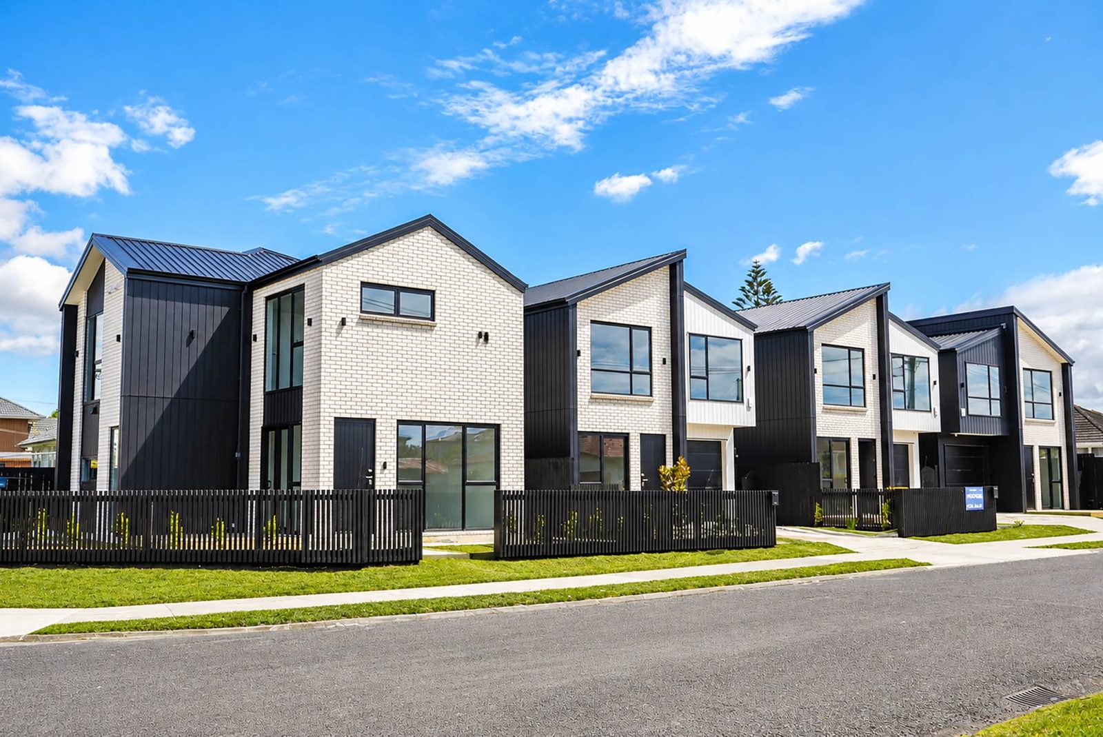 2/2 Halswell Street, Mangere East, photo 1