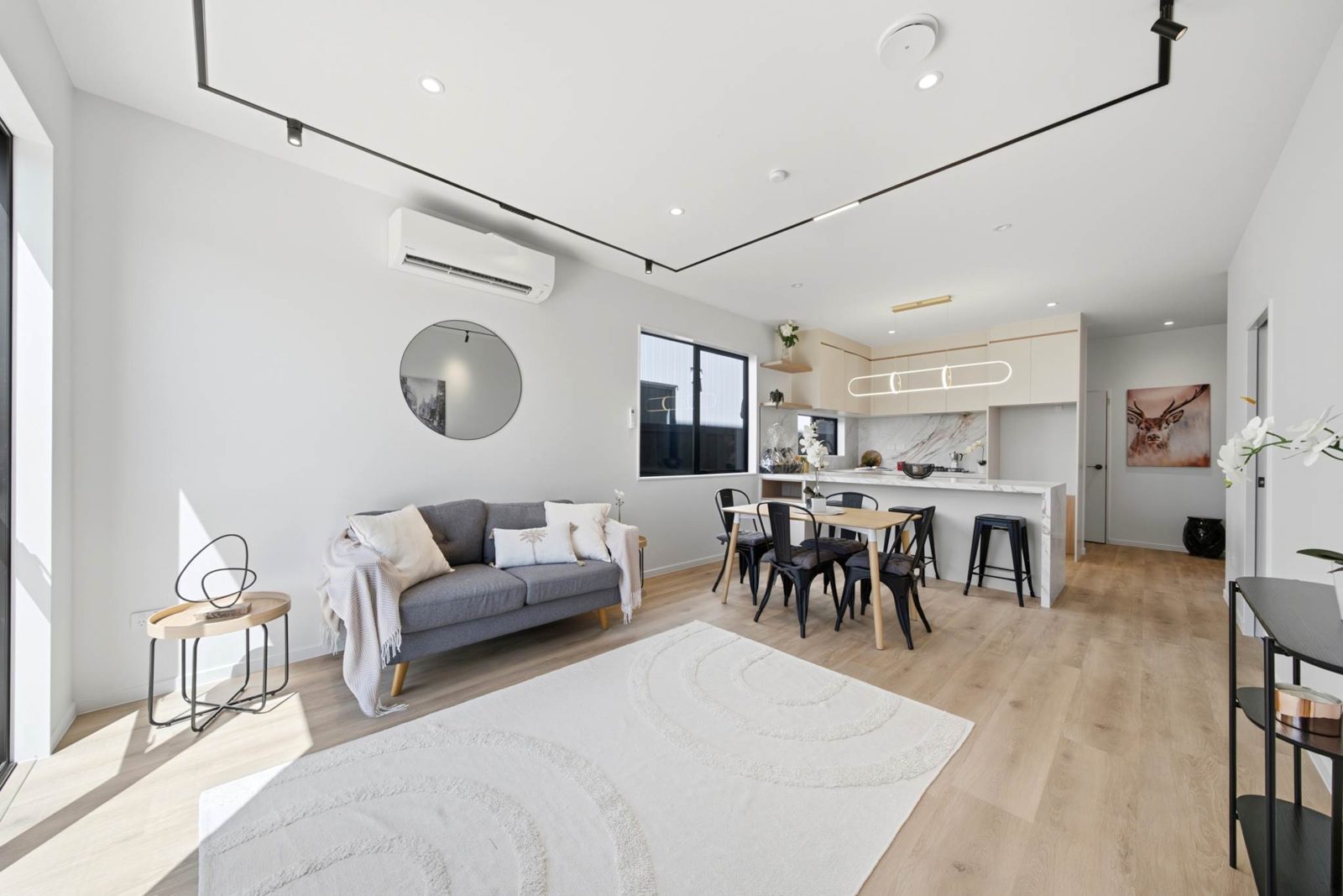 2/2 Halswell Street, Mangere East, photo 2