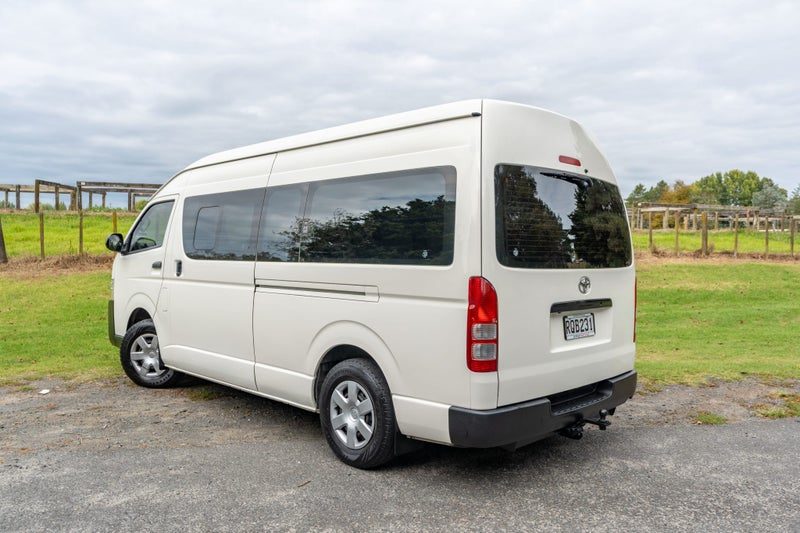 2017 Toyota Hiace ZX TD, photo 2
