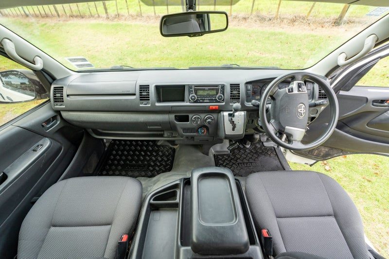 2017 Toyota Hiace ZX TD, photo 3