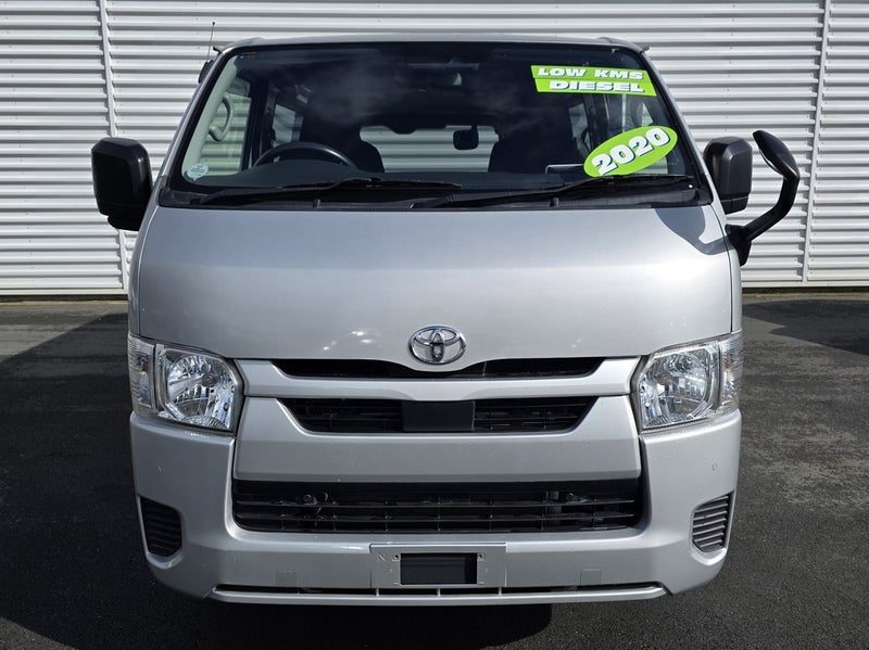 2020 Toyota Hiace, photo 2