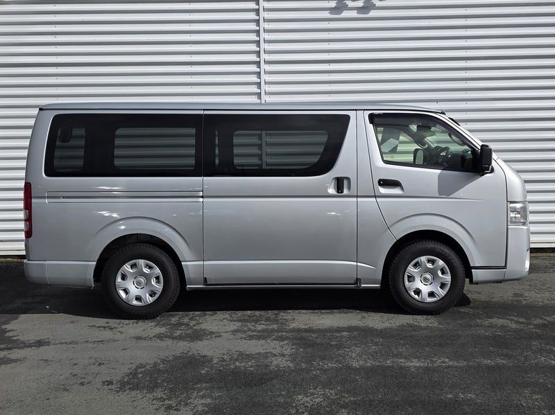 2020 Toyota Hiace, photo 3