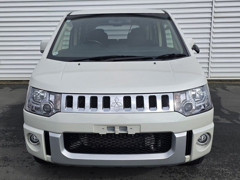 2017 Mitsubishi Delica, photo 2