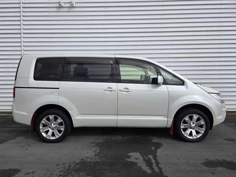 2017 Mitsubishi Delica, photo 3