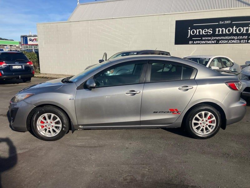 2010 Mazda Axela, photo 2