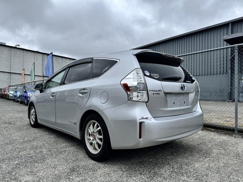 2013 Toyota Prius Alpha S / Tune Black / 7 Seater, photo 3
