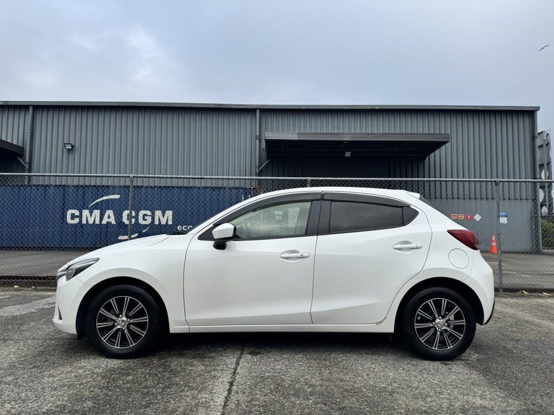 2015 Mazda Demio 13 S, photo 2